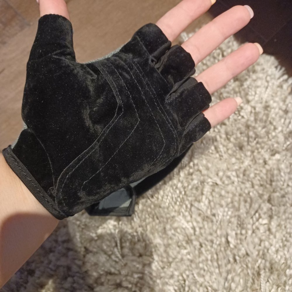 Workout gloves - Picture 3 of 3